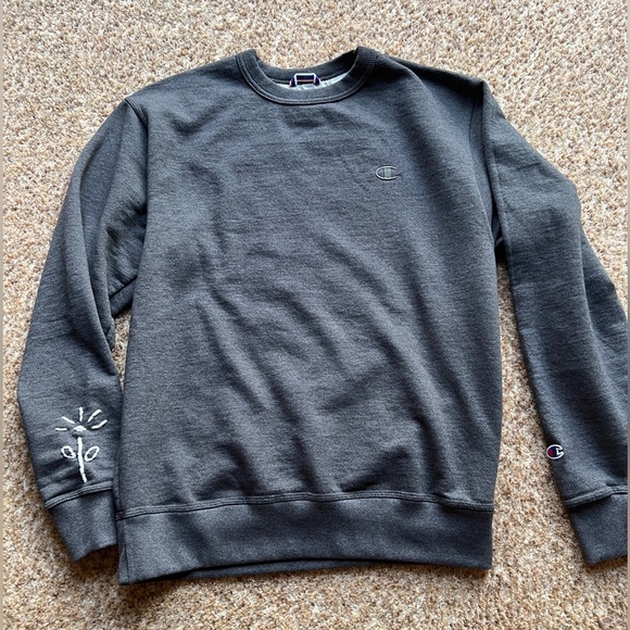 Champion Womens Medium Dark Gray Crewneck Sweatshirt Detail On Sleeve - Picture 1 of 5
